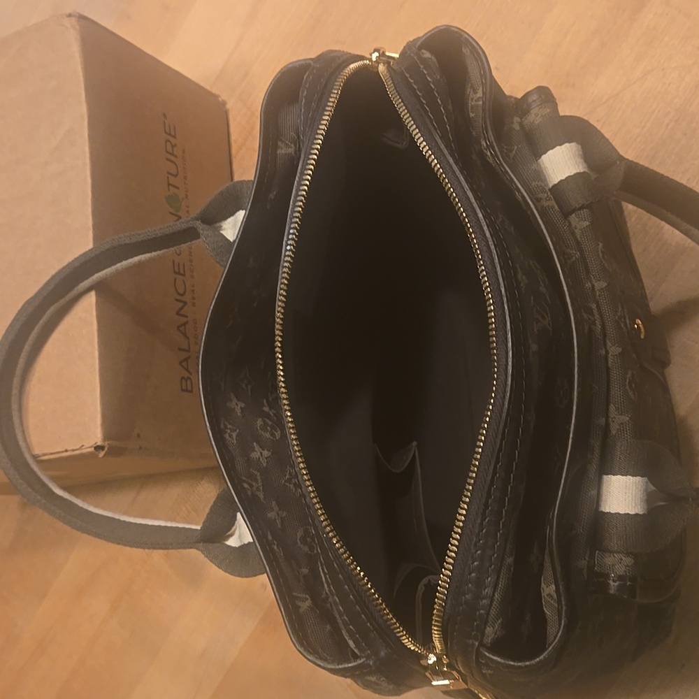Authentic Louis Vuitton bag - Picture 11 of 16